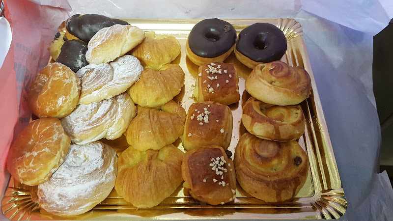Fotografia tomada fuera de Pastelería Castillo - Panadería en Alcalá de Henares, Madrid