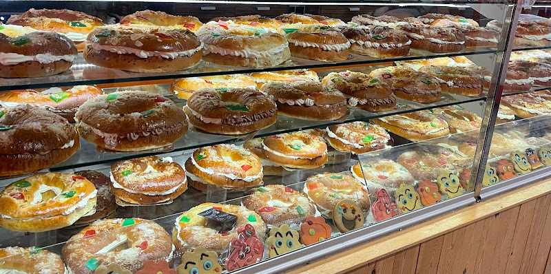 Fotografia tomada fuera de Pastelería Leal & Leal - Panadería en Alcalá de Henares, Madrid