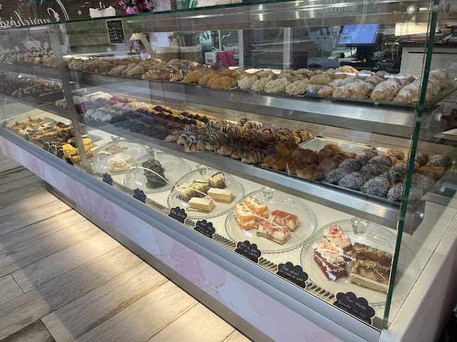 Fotografia tomada fuera de Pastelería Caprichosa - Pastelería en Toledo, Toledo