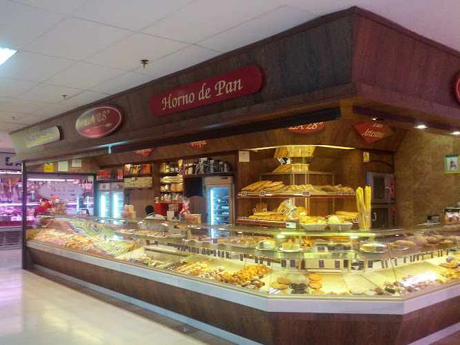 Fotografia tomada fuera de La28 (Centro Comercial - C/Balandro) - Pastelería en Madrid, Madrid