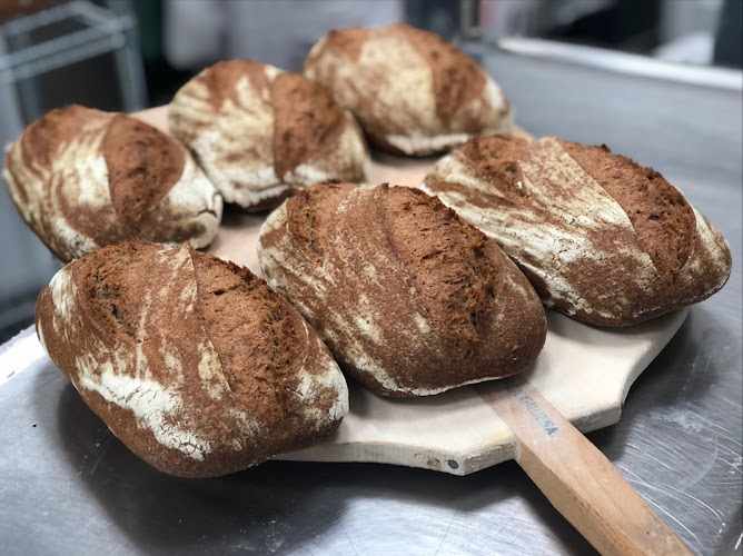 Fotografia tomada fuera de Mondalindo Pan Artesano - Panadería en Bustarviejo, Madrid