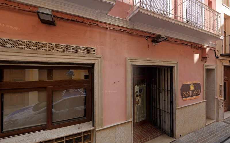 Fotografia tomada fuera de Paniland - Panadería en Aielo de Malferit, Valencia
