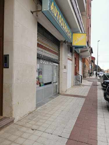 Fotografia tomada fuera de Autoservicio Malanda Despacho de Pan - Panadería en Aguilar de Campoo, Palencia