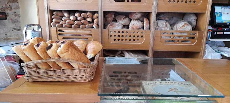 Fotografia tomada fuera de Panadería Pasteleria O Campo - Panadería en A Pobra de Trives, Orense