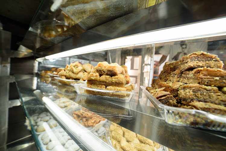 Fotografia tomada fuera de Pastelería Petra - Pastelería en Granada, Granada