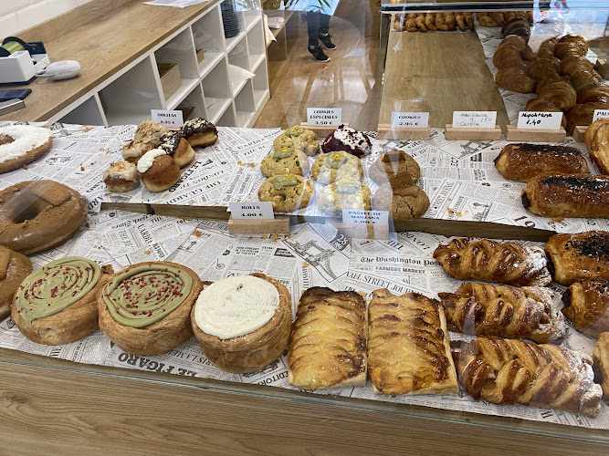 Fotografia tomada fuera de Pastelería Los Mayses - cafeterías en Zaragoza, Zaragoza