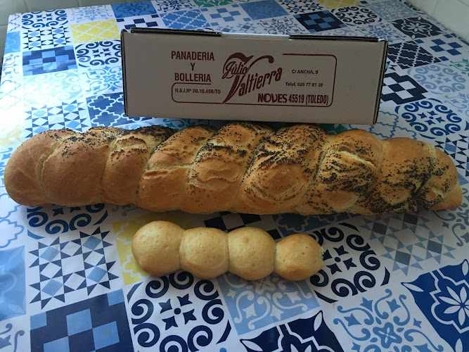 Fotografia tomada fuera de Panadería Julio Valtierra C B - Panadería en Novés, Toledo