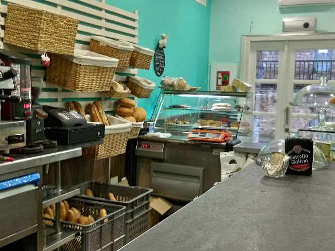 Fotografia tomada fuera de Emilio García Page García - Panadería en Novés, Toledo