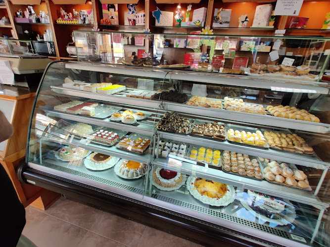 Fotografia tomada fuera de Pastelería la Bamba - Panadería en Arenas de San Pedro, Ávila