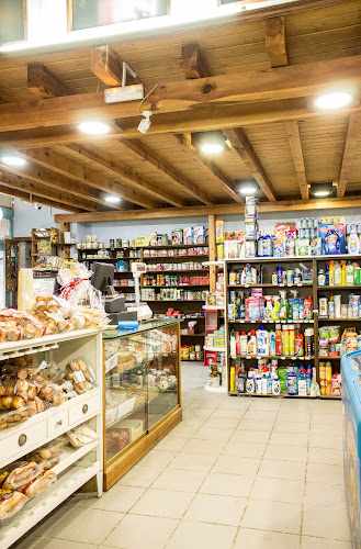 Fotografia tomada fuera de Tienda de Alimentacion y prensa Azucar y Sal - Supermercado en El Royo, Soria