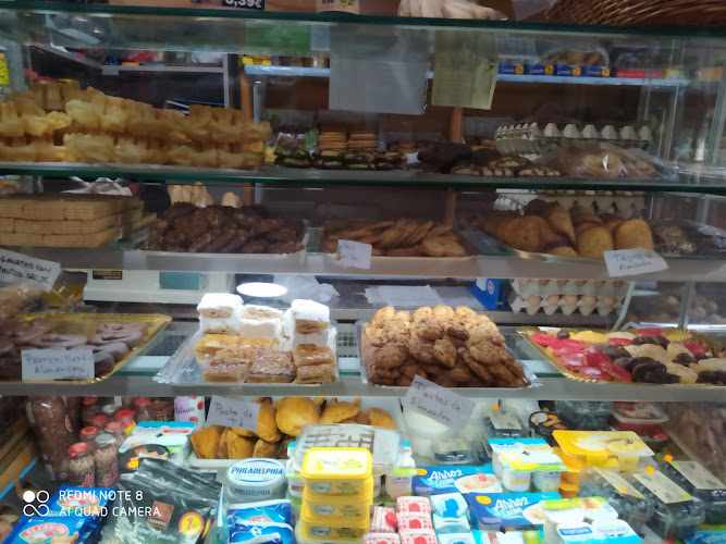 Fotografia tomada fuera de Panaderia Carabias - Panadería en Candeleda, Ávila