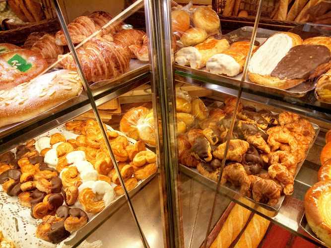 Fotografia tomada fuera de El horno Montbau, panaderos artesanos - Panaderos & Pasteleros Puig - Forn de pa en Barcelona, Barcelona