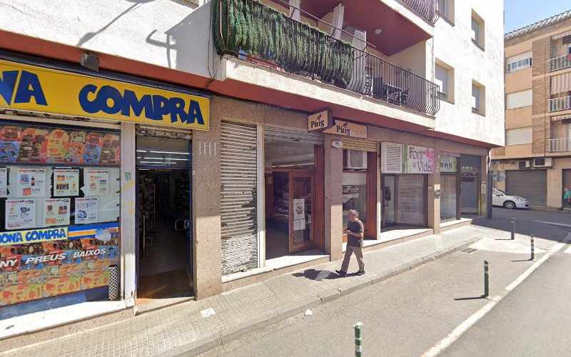 Fotografia tomada fuera de Fleca Puig - Panadería en Cardedeu, Barcelona