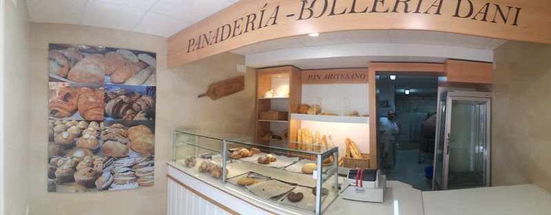 Fotografia tomada fuera de Panaderia Daniel Cabrera - Panadería en Los Villares, Jaén
