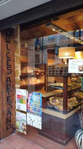 Fotografia tomada fuera de Panadería Manrique - Panadería en El Burgo de Osma, Soria