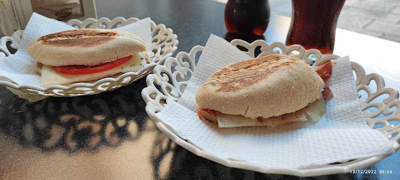 Fotografia tomada fuera de Cafetería Claudia - cafeterías en Santa Cruz de Tenerife, Santa Cruz de Tenerife