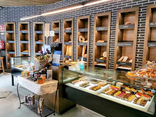 Fotografia tomada fuera de Panaderia Carnoedo - Panadería en A Coruña, A Coruña