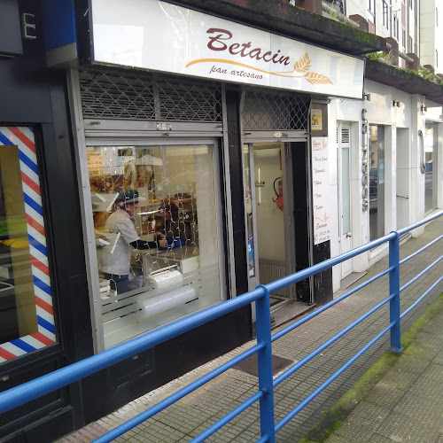 Fotografia tomada fuera de Betacin - Panadería en Culleredo, A Coruña