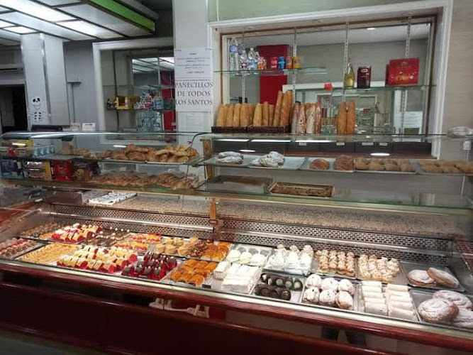 Fotografia tomada fuera de Pastelería La Huerta - Pastelería en Cullera, Valencia