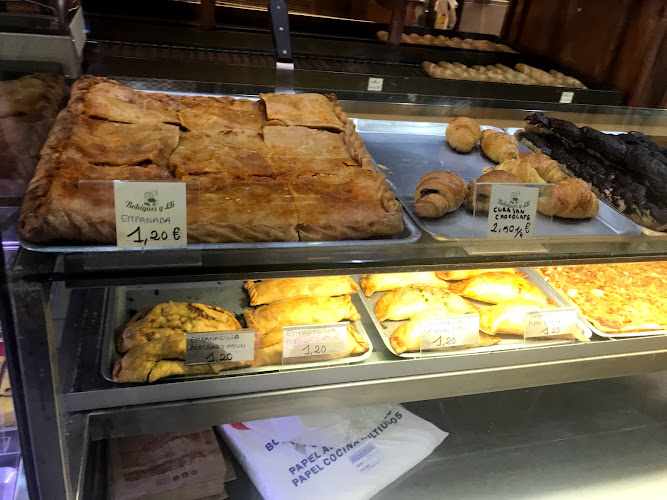 Fotografia tomada fuera de Pastelería Bohigues I Lli 25 De Abril - Panadería en Cullera, Valencia