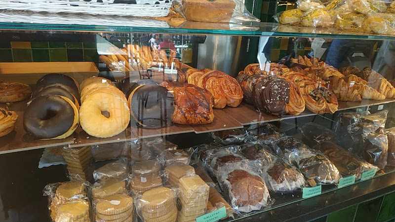 Fotografia tomada fuera de Panadería Pastelería Cafetería Flecha 1957 - Panadería en León, León