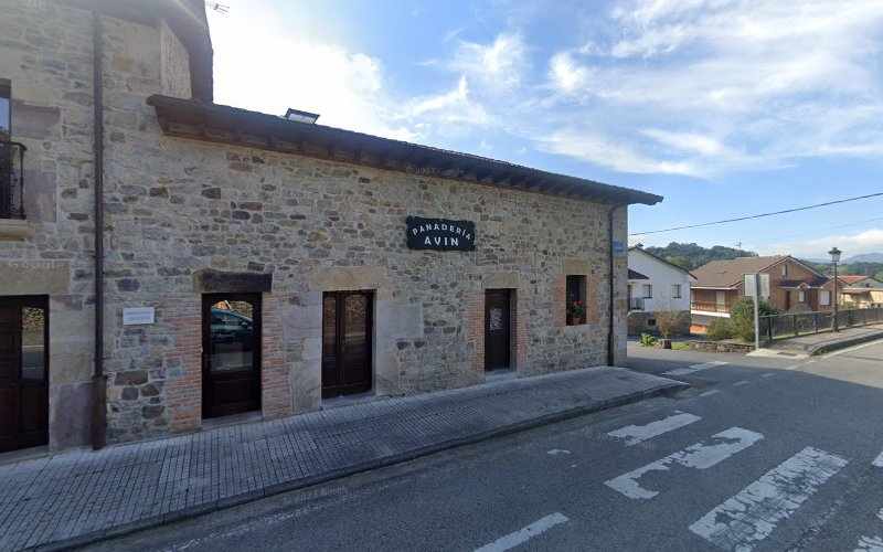 Fotografia tomada fuera de Panadería Avin - Panadería en Llera, Cantabria