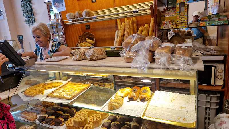 Fotografia tomada fuera de Panadería Cerezuela (Panes ecológicos y sin gluten) - Panadería en Barbastro, Huesca