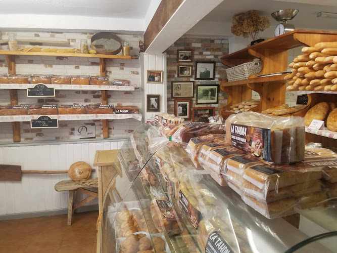 Fotografia tomada fuera de Panadería La Tahona - Panadería en Potes, Cantabria