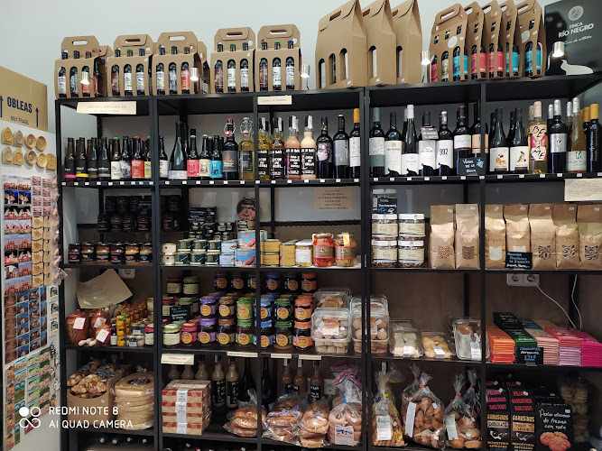 Fotografia tomada fuera de El Capricho - Comercio en Sigüenza, Guadalajara