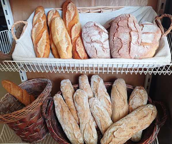 Fotografia tomada fuera de Panadería Carolo Panadeiros - Panadería en Lobaces, Orense