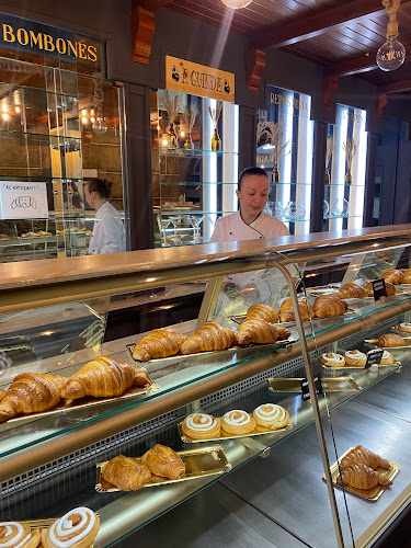Fotografia tomada fuera de A Guinda Artesáns do pan e os doces - Panadería en Ourense, Orense