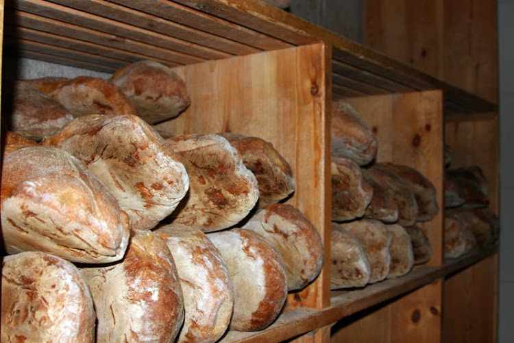 Fotografia tomada fuera de Forno Do Carlos - Panadería en Agra, Orense