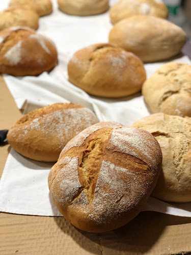 Fotografia tomada fuera de Panaderia Amador - Panadería en Montehermoso, Cáceres