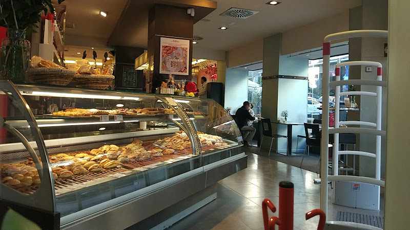 Fotografia tomada fuera de Pastelería Mallorca Aviador Zorita - Pastelería en Madrid, Madrid