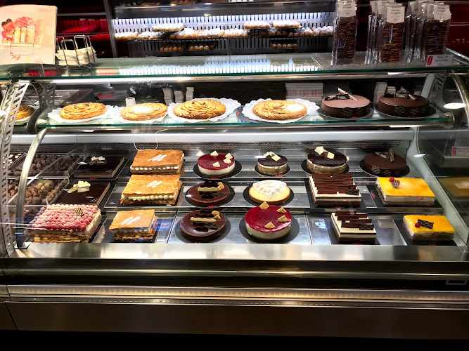 Fotografia tomada fuera de Pastelería Mallorca Alberto Alcocer - Pastelería en Madrid, Madrid