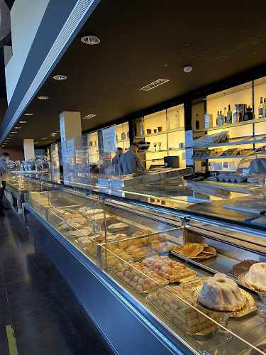 Fotografia tomada fuera de Casa Ysla Pastelería-Cafetería / Piononos - Pastelería en Santa Fe, Granada