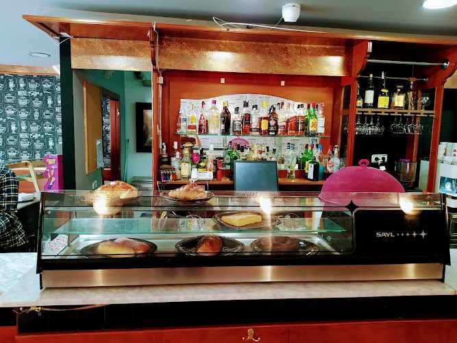 Fotografia tomada fuera de Cafeteria-Panaderia A estación locomia - bares en Ourense, Orense