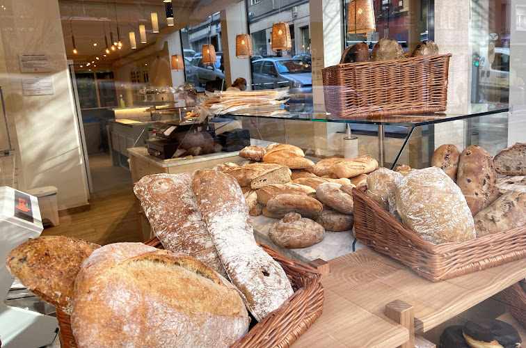 Fotografia tomada fuera de Panadería Amasarte ~ Avda de Oza - Panadaría en A Coruña, A Coruña