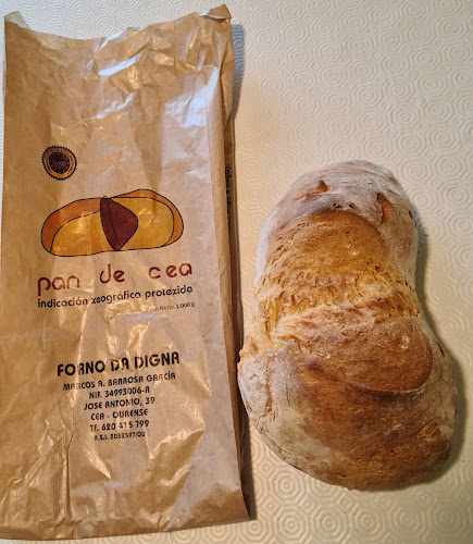 Fotografia tomada fuera de Forno Da Digna - Panadería en Cea, Orense