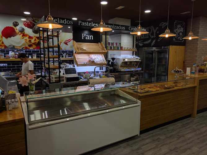 Fotografia tomada fuera de Pasteleria Heladeria La Tentación Café - cafeterías en Sant Joan d'Alacant, Alicante