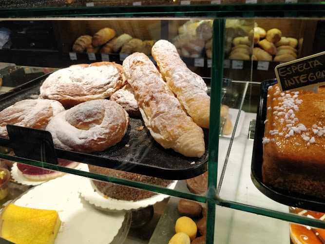 Fotografia tomada fuera de Panadería Cafetería Pan de Oro - Panadería en Alicante, Alicante