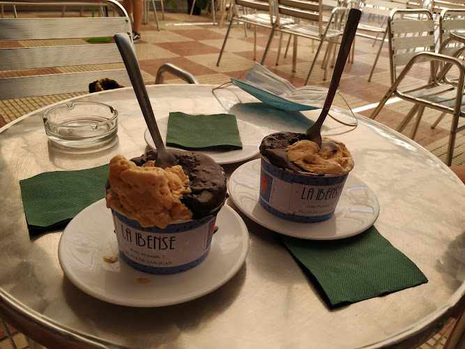 Fotografia tomada fuera de Heladeria La Ibense - cafeterías en Alicante, Alicante