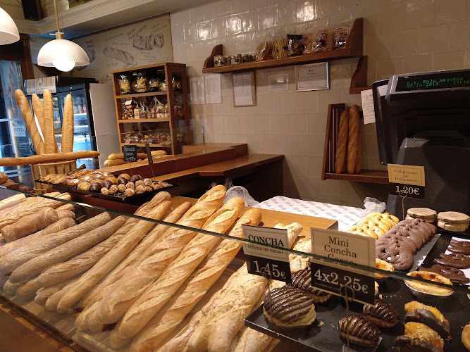 Fotografia tomada fuera de Horno Artesano Baja Navarra - Panadería en Pamplona, Navarra