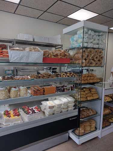 Fotografia tomada fuera de Panadería Nacional El Obrador - Pastelería en Madrid, Madrid