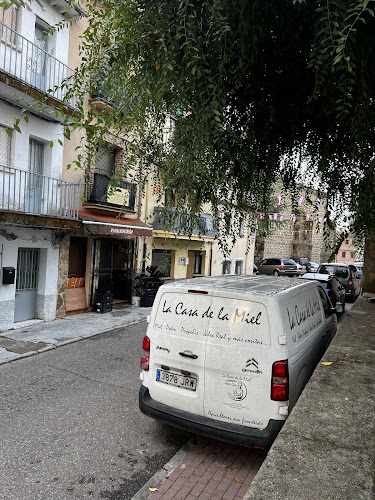Fotografia tomada fuera de Panadería Isabel - Panadería en Lanzahíta, Ávila