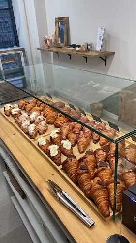 Fotografia tomada fuera de mimpi pastry&coffee - Pastelería en Sabadell, Barcelona