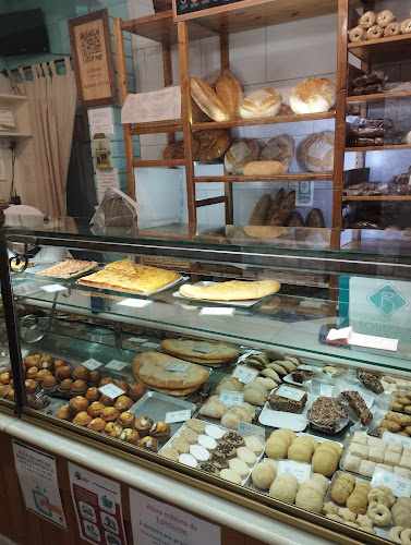 Fotografia tomada fuera de La Tahona Boutique Rubielos de Mora. - Panadería en Rubielos de Mora, Teruel