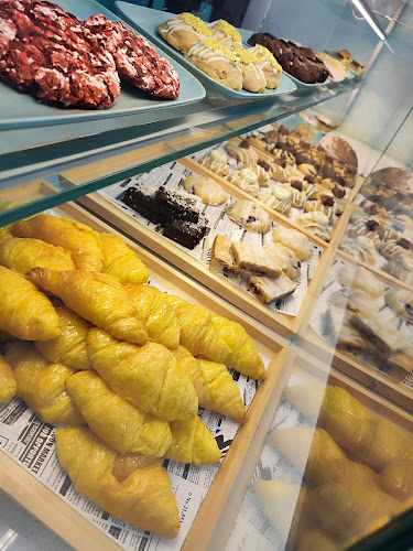 Fotografia tomada fuera de VeroStasi Repostería Pastelería Ripollet - Pastelería en Ripollet, Barcelona