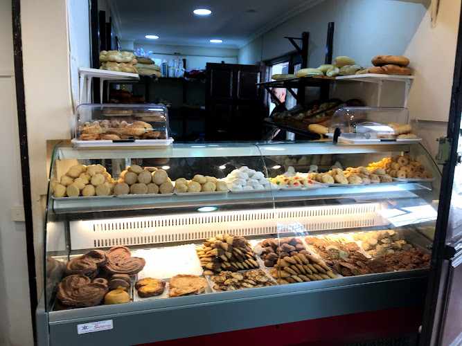 Fotografia tomada fuera de Panadería Los Chatos - Panadería en Pola de Lena, Asturias