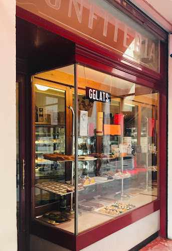 Fotografia tomada fuera de Pastisseria Bomboneria Josep Marquès - Confiteria en Girona, Girona